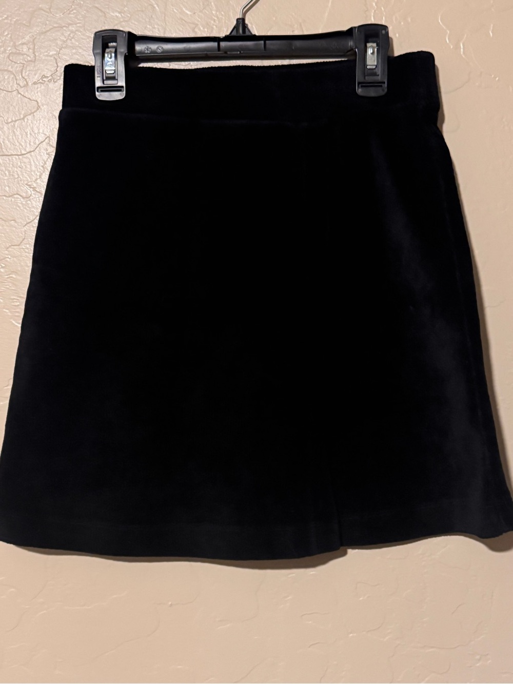 Forever 21 Black A-Line Velvet Mini Skirt